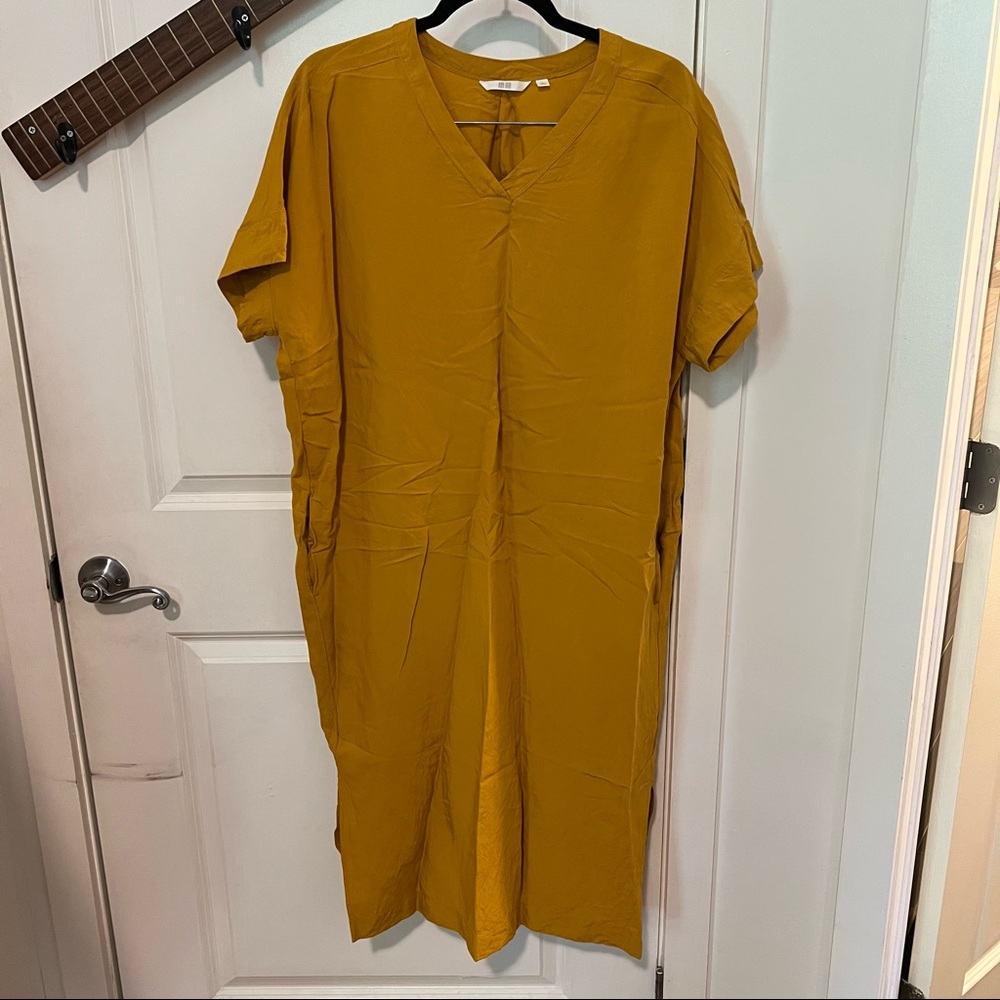 Uniqlo Linen Short Sleeve Tunic Kaftan with V neck and side Slits
